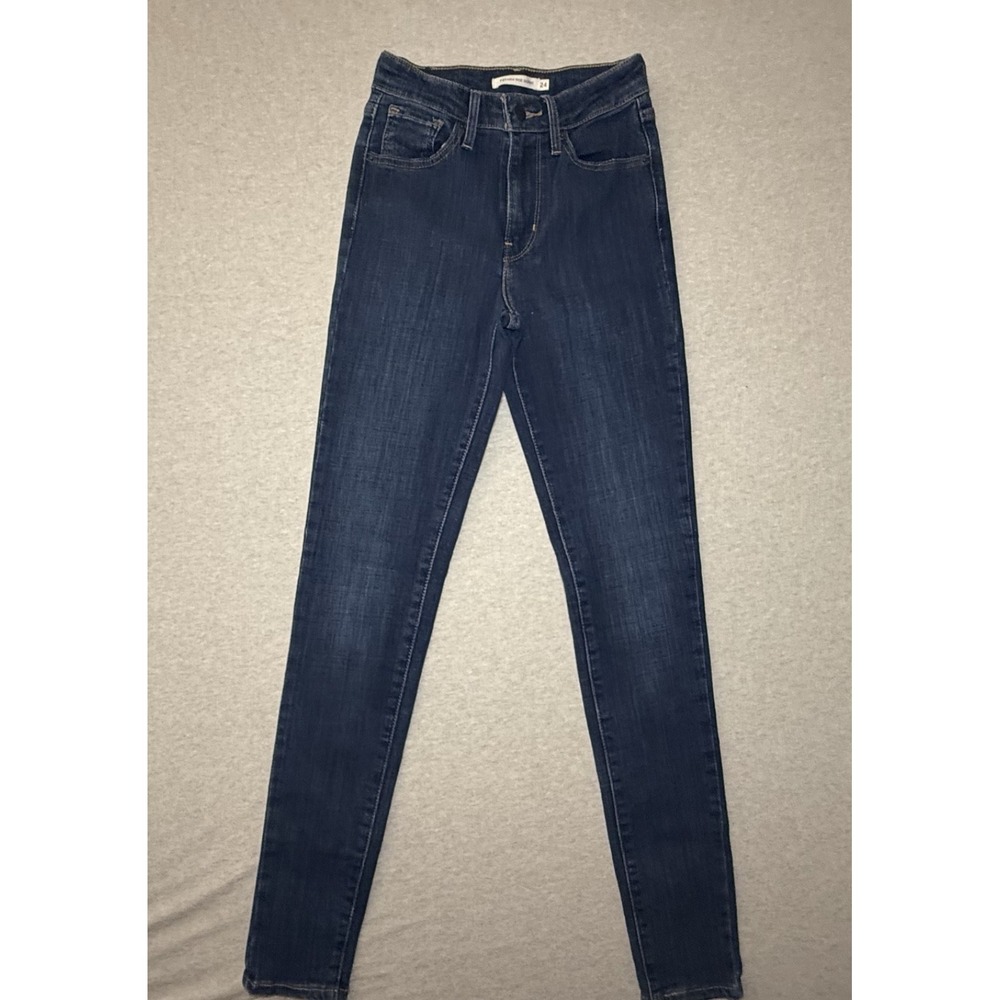 Levi's 721 High Rise Skinny Denim. Size 24. Dark wash blue jeans